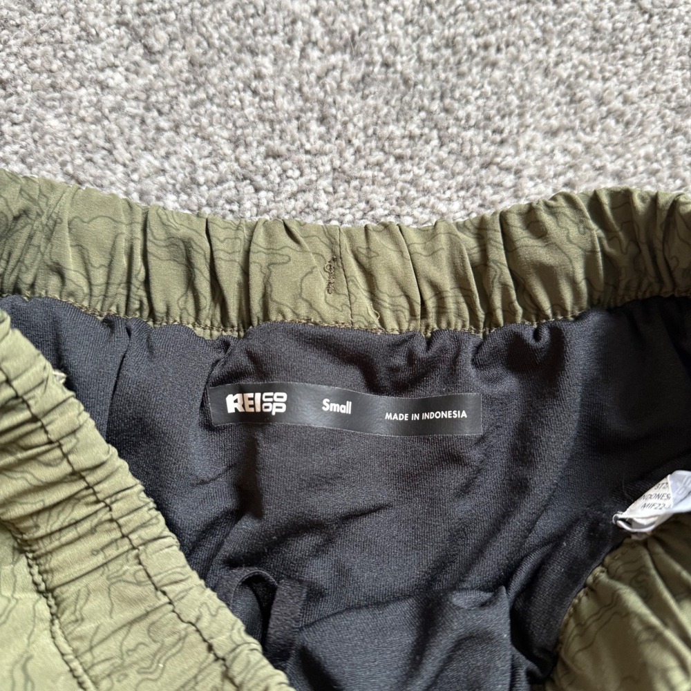 REI Co-op Swiftland Running Shorts Olive Green Topographic Map Print Mens Small - Picture 5 of 10